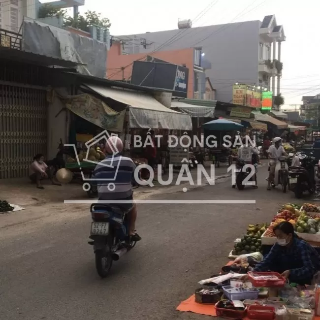 Bán lô đất 2 mặt tiền, ngay chợ