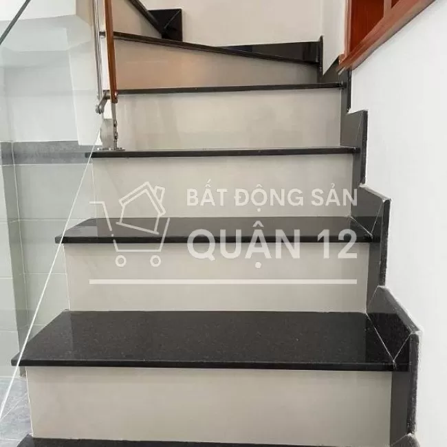 Nhà 1trệt 1lầu 2pn (3.5m x 12m) gần bến xe buýt Hiệp Thành Q-12