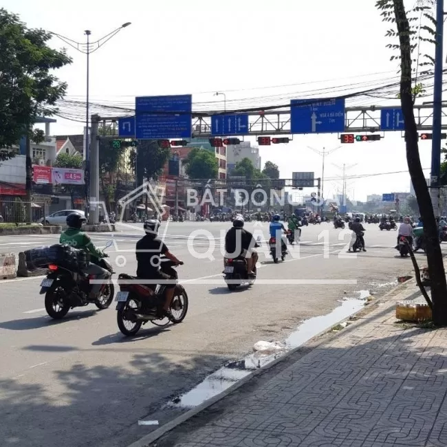 Nhà mặt tiền đường Trường Chinh gần cầu Tham Lương