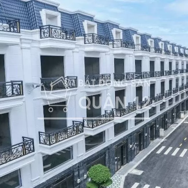 CẦN BÁN NHÀ NGAY NGÃ TƯ GA CÁCH SÂN BAY TÂN SƠN NHẤT 15p