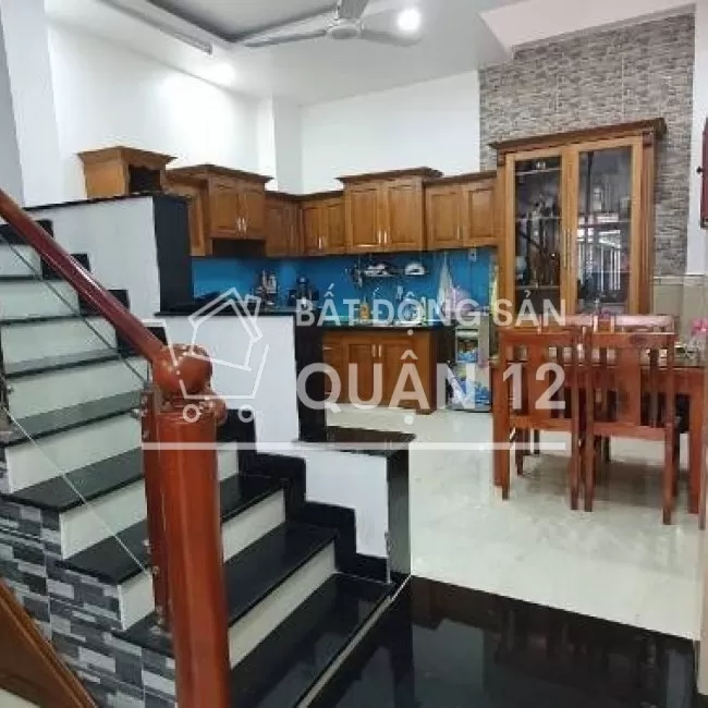 Bán nhà 4.2x12 2 lầu sân thượng 1 xẹt TX22 Gần chợ Mình Phát