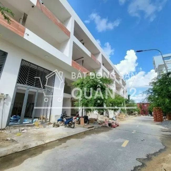 tiện kinh doanh và ở, còn căn cuối tx13 ngay Qlộ1A, 5PN,Thạnh Xuân Q12