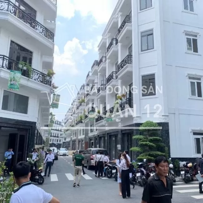 Nhà phố mặt tiền Trung Tâm Q12