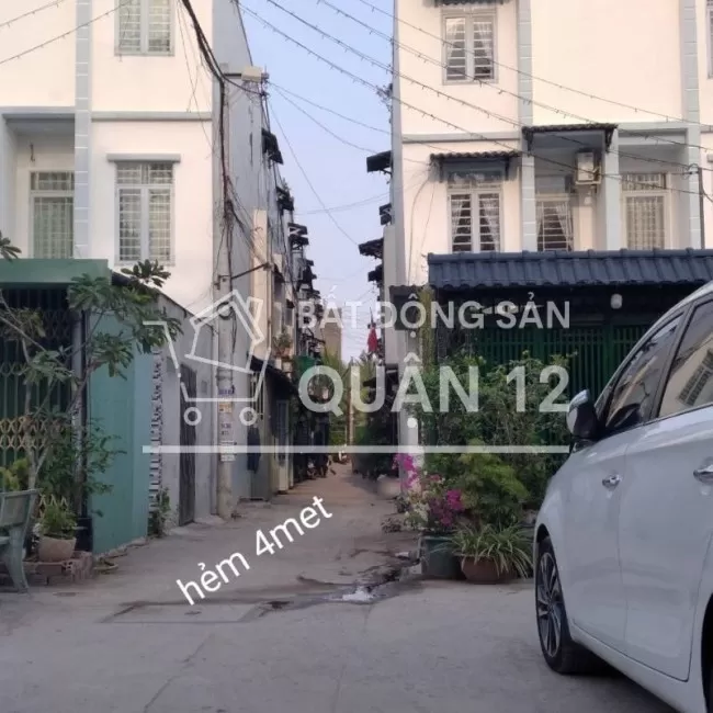 1 tỷ- nhà 1 trệt 2 tầng lầu + sân thượng- hẻm xe ô tô 