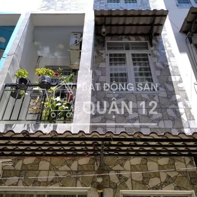 1 tỷ- nhà 1 trệt 2 tầng lầu + sân thượng- hẻm xe ô tô 