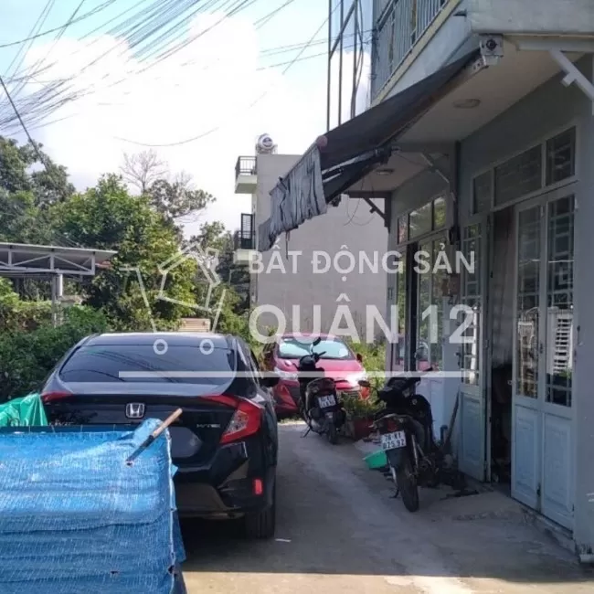 1 tỷ- nhà 1 trệt 2 tầng lầu + sân thượng- hẻm xe ô tô 