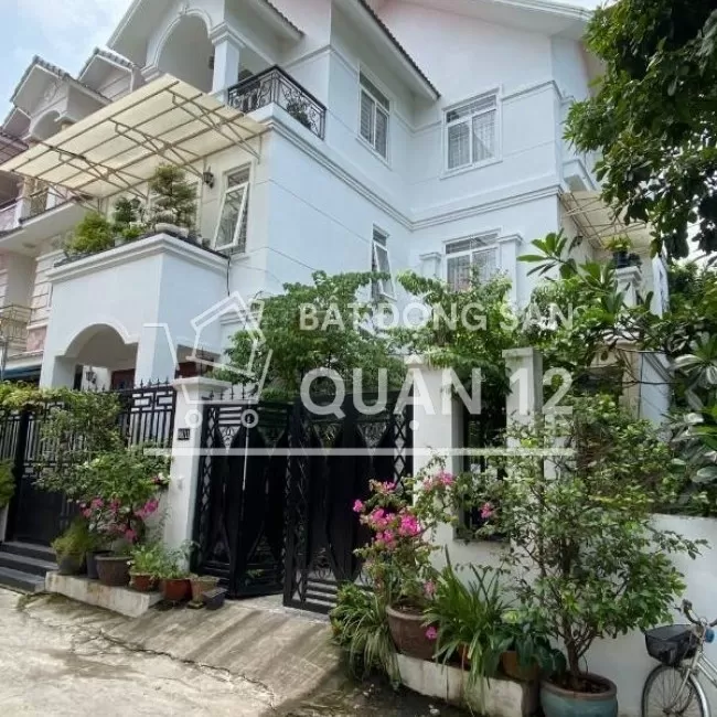 Biệt thự sân vườn ngang 10 x 12, đường trước mặt nhà 7m, khu văn minh