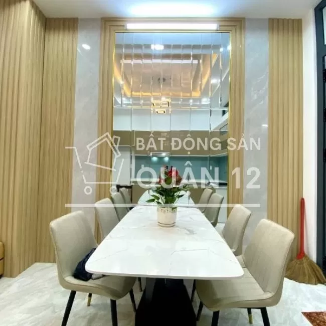 Cần tiền gấp bán nhà đường Hà Huy Giáp, quận 12 có sổ hồng riêng 