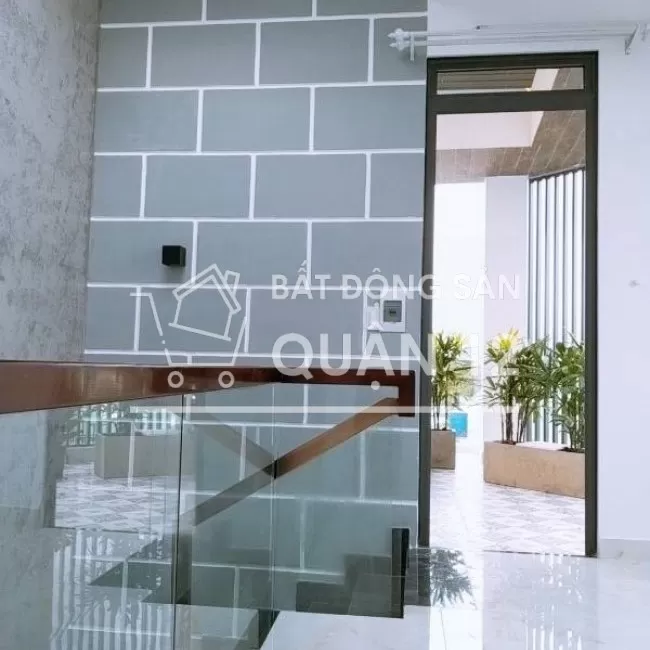 Nhà sổ hồng, mặt tiền đường, gần sông , 4PN DTSD 156m2, 5WC