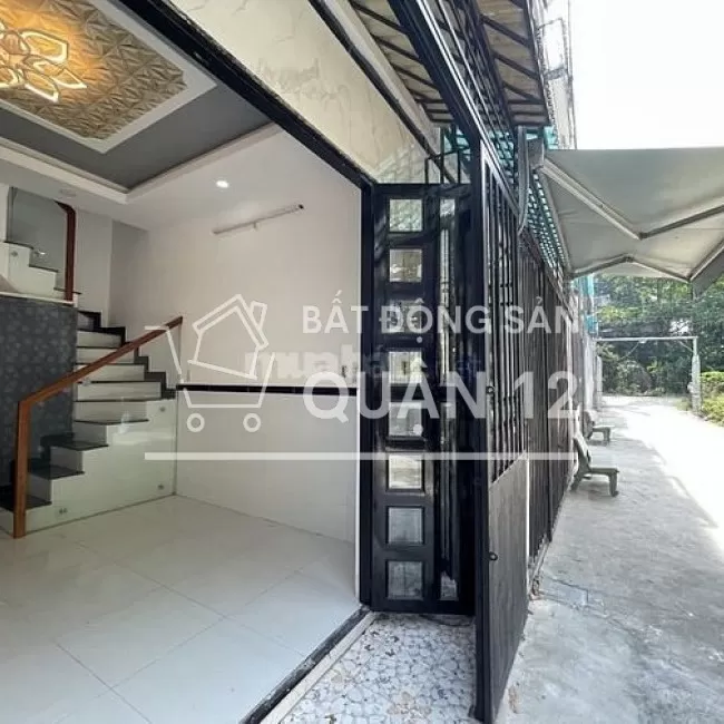 BÁN GẤP nhà đẹp 2 lầu 2PN, 3WC KDC đông đúc