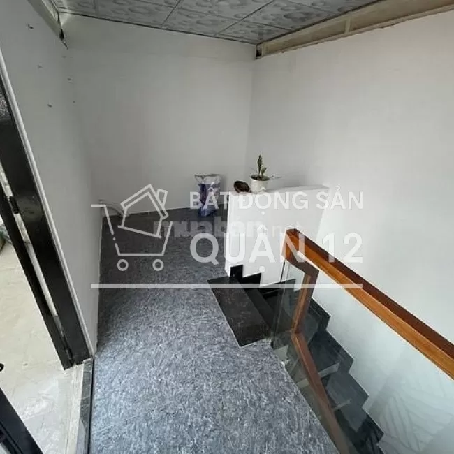 BÁN GẤP nhà đẹp 2 lầu 2PN, 3WC KDC đông đúc