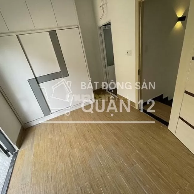 BÁN GẤP nhà đẹp 2 lầu 2PN, 3WC KDC đông đúc