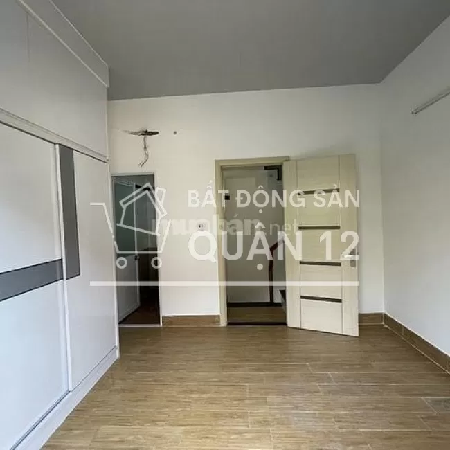BÁN GẤP nhà đẹp 2 lầu 2PN, 3WC KDC đông đúc