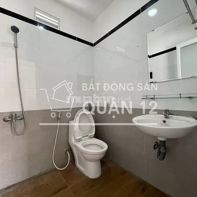 BÁN GẤP nhà đẹp 2 lầu 2PN, 3WC KDC đông đúc