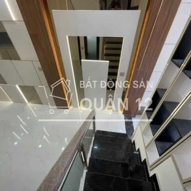 Bán nhà 3 lầu view Công Viên, Hồ Bơi.liền kề cầu sắt An Phú Đông. 