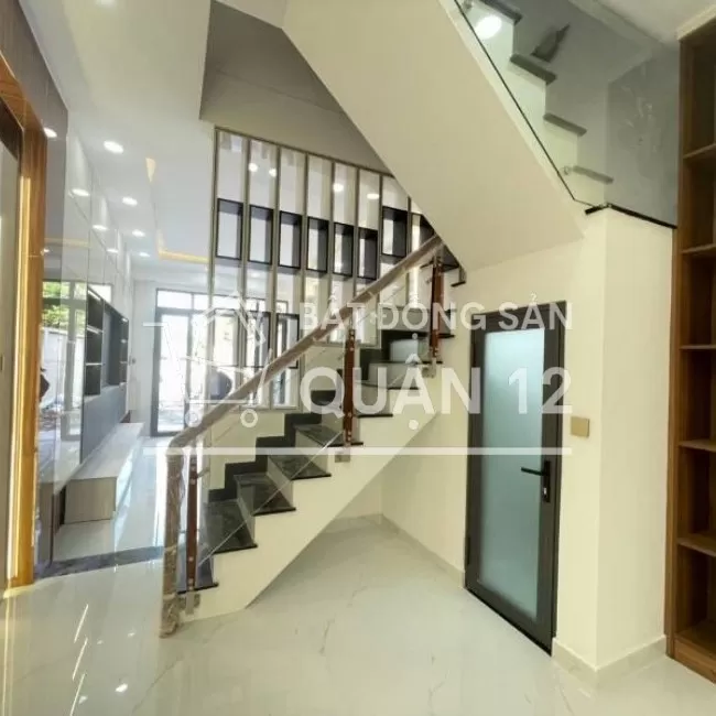 Bán nhà 3 lầu view Công Viên, Hồ Bơi.liền kề cầu sắt An Phú Đông. 