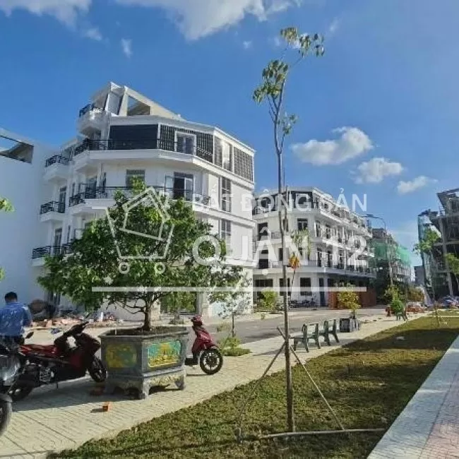Bán nhà 3 lầu view Công Viên, Hồ Bơi.liền kề cầu sắt An Phú Đông. 