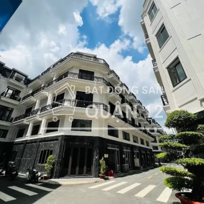 Nhà phố khu Compound, căn góc, 2 mặt tiền đường 12m, Sổ hồng hoàn công