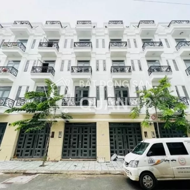 Còn 2 căn chiết khấu mạnh nhà phố ngã tư ga 1 trệt 4 lầu có thang máy