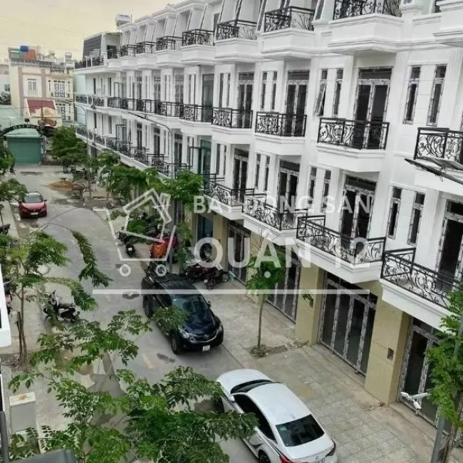 Nhà phố ngã tư ga 1 trệt 3 lầu giá 4.8 tỷ Sổ hồng riêng (4.5x15m)