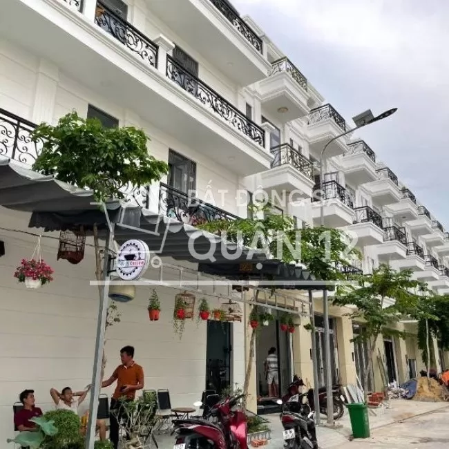 Nhà phố ngã tư ga 1 trệt 3 lầu giá 4.8 tỷ Sổ hồng riêng (4.5x15m)