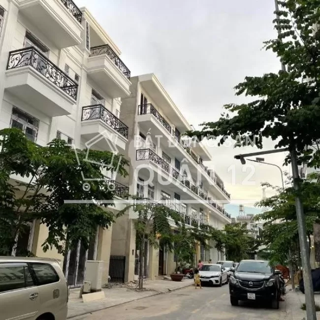 Nhà phố ngã tư ga 1 trệt 3 lầu giá 4.8 tỷ Sổ hồng riêng (4.5x15m)