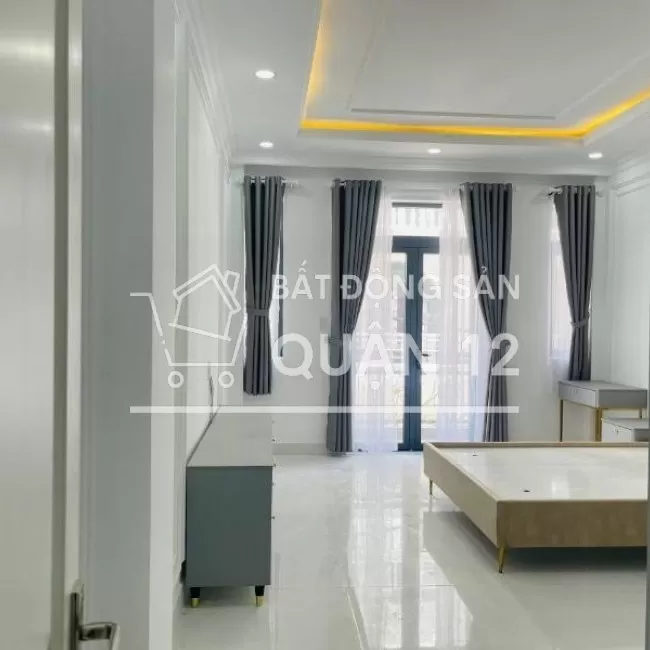 Nhà gần UBND Thạnh Lộc (4x18m) 1 trệt 4 lầu sổ hồng riêng giá 4.8 tỷ