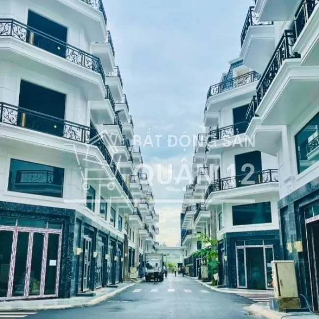 Nhà Phố 1 trệt 3 lầu 1 sân thượng ngay trường cao đẳng điện lực.