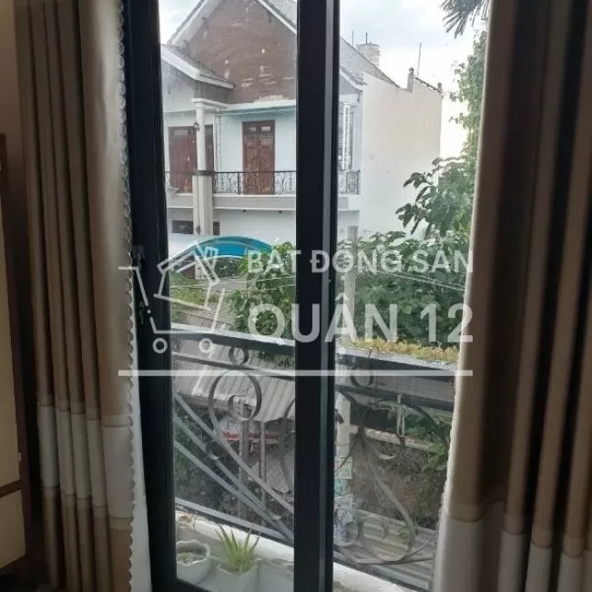 Bán nhà hẻm xe hơi , khu dân cư đẹp, cách đường Hà Huy Giáp 200m
