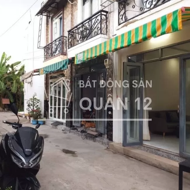 Bán nhà hẻm xe hơi , khu dân cư đẹp, cách đường Hà Huy Giáp 200m