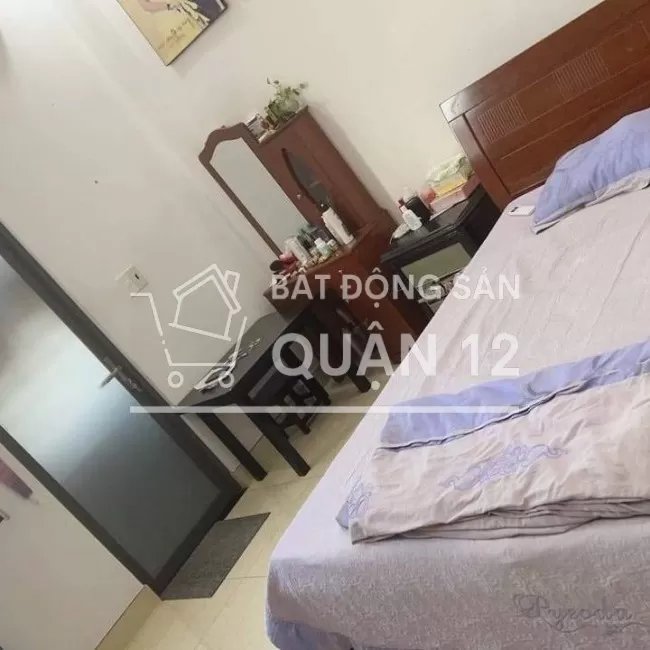 Nhà 4 tầng, đường  8m, xe hơi để trong nhà ,view kênh đẹp thoáng mát,