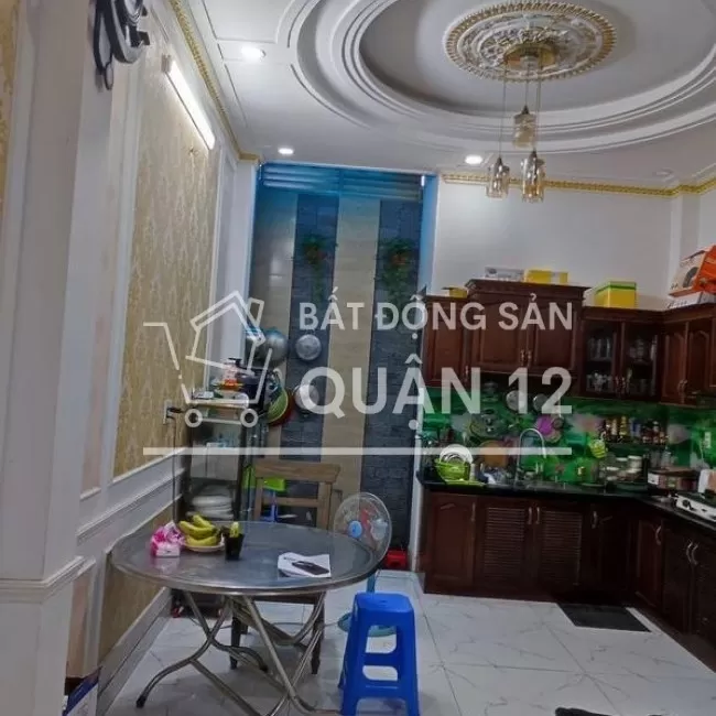Nhà 4 tầng, đường  8m, xe hơi để trong nhà ,view kênh đẹp thoáng mát,