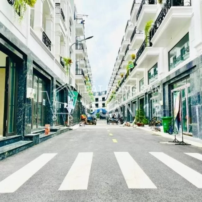 KHU NHÀ PHỐ BIỆT LẬP 1 TRỆT 3 LẦU 1 TUM TỐT NHẤT QUẬN 12 ,4TỶ850 200m2