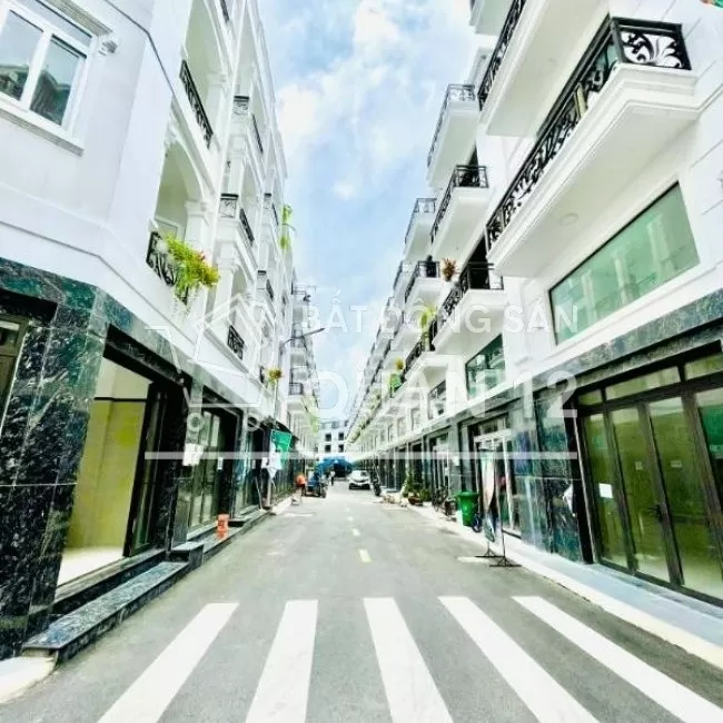 KHU NHÀ PHỐ BIỆT LẬP 1 TRỆT 3 LẦU 1 TUM TỐT NHẤT QUẬN 12 ,4TỶ850 200m2