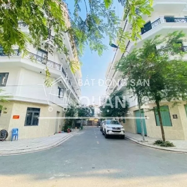  CHIẾT KHẤU KDC BẢO THỊNH 1 TRỆT 4 LẦU DT 4.5*16 CÓ THANG MÁY SHR