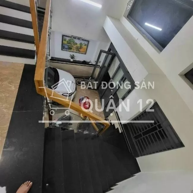 Chính chủ cần bán nhà phố 1 trệt 2 lầu 1 sân thượng kế trung tâm quận 