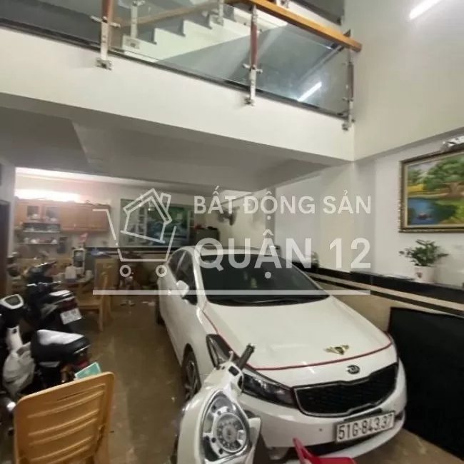 Chính chủ cần bán nhà phố 1 trệt 2 lầu 1 sân thượng kế trung tâm quận 