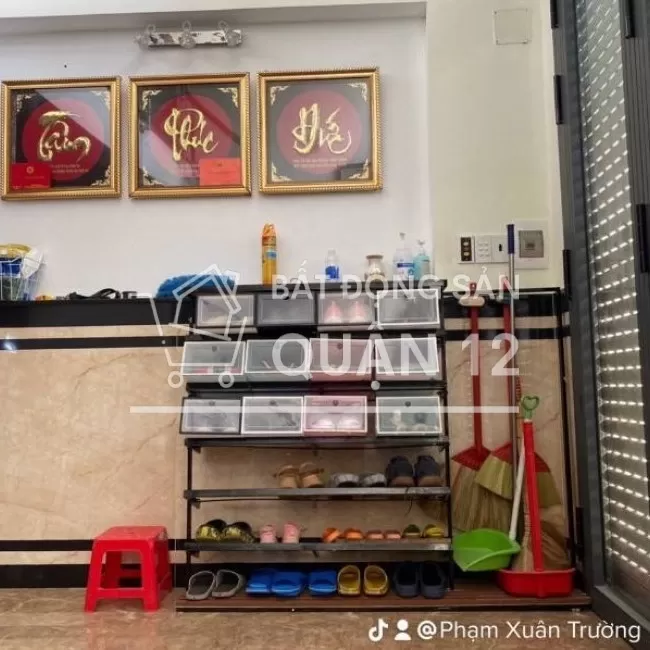 Chính chủ cần bán nhà phố 1 trệt 2 lầu 1 sân thượng kế trung tâm quận 