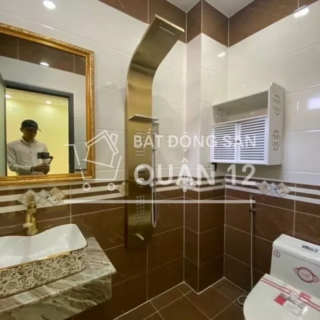 Nhà 1 trệt 3 lầu hẻm 8m xe hơi đậu trong nhà vị trí đẹp quận 12
