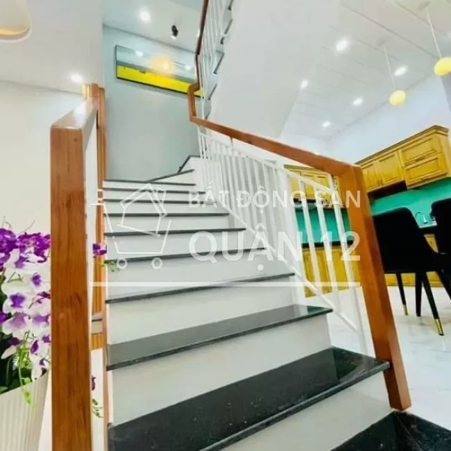Nhà SHR 1 Lầu 3PN Q12 Hẻm 4m xe hơi Giá : 3.3 Tỷ FULL NT 