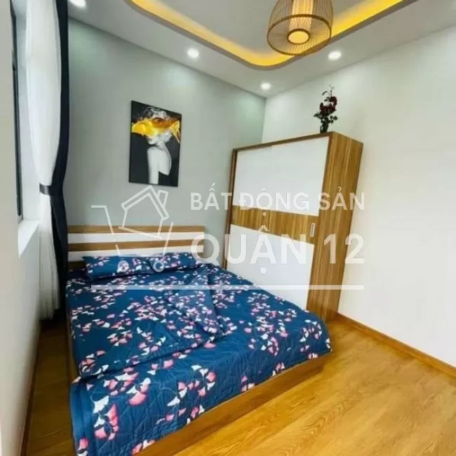 Nhà SHR 1 Lầu 3PN Q12 Hẻm 4m xe hơi Giá : 3.3 Tỷ FULL NT 