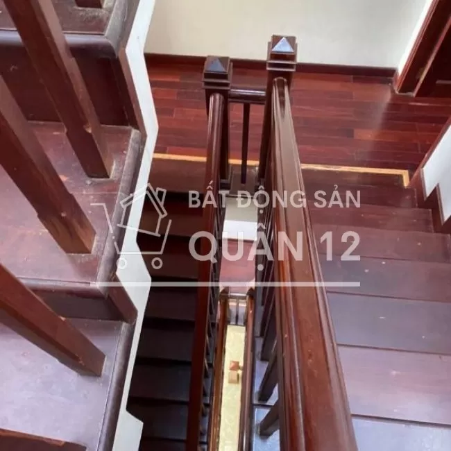 Hẻm xe tải, Khu phân lô ngay Cầu Tham Lương. 4 tầng, nội thất ốp gỗ đỏ