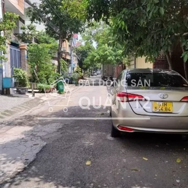 Hẻm xe tải, Khu phân lô ngay Cầu Tham Lương. 4 tầng, nội thất ốp gỗ đỏ