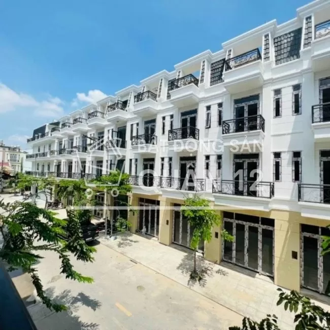 bán nhanh nhà 1 trệt 4 lầu, đường 12m, có gara ôtô, 4,5x15m. Giá: 4tỷ8