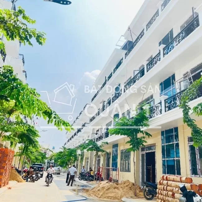 bán nhanh nhà 1 trệt 4 lầu, đường 12m, có gara ôtô, 4,5x15m. Giá: 4tỷ8
