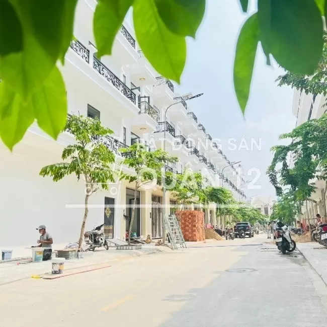 bán nhanh nhà 1 trệt 4 lầu, đường 12m, có gara ôtô, 4,5x15m. Giá: 4tỷ8
