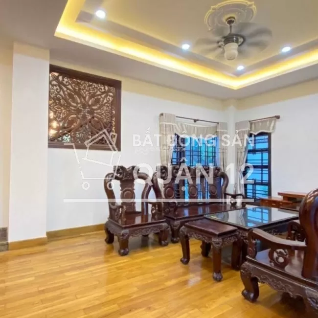 Biệt thự 1 trệt 2 lầu, 15mx20m. Đường nhựa, thông 12m có vỉa hè