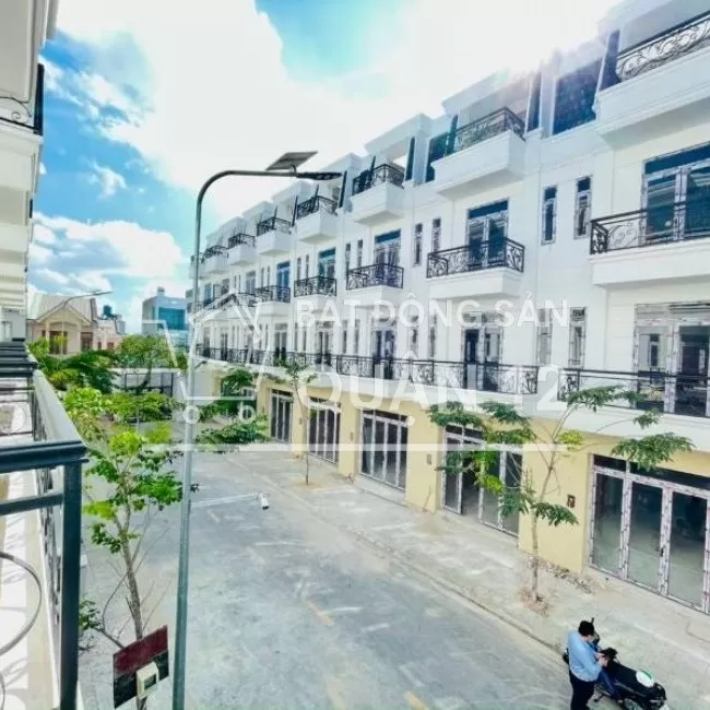 Nhà Bán cuối thống nhất - tô ngọc vân , đúc 1 trệt 3 lầu giá 4.8ty/căn