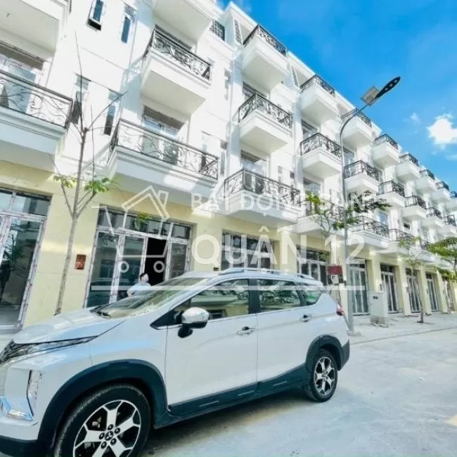 Nhà Bán cuối thống nhất - tô ngọc vân , đúc 1 trệt 3 lầu giá 4.8ty/căn