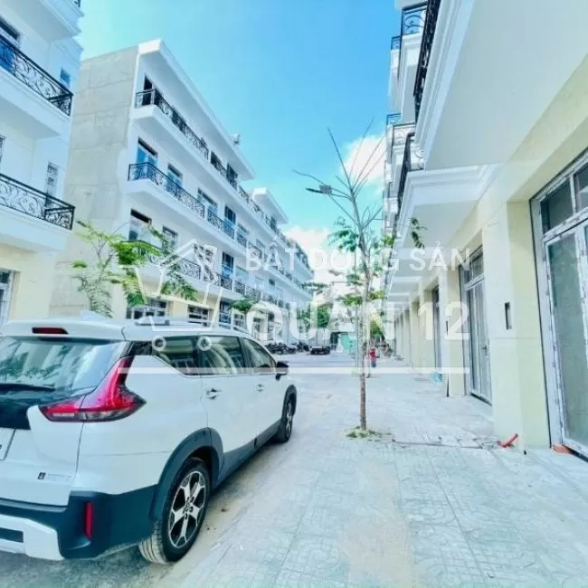 Nhà Bán cuối thống nhất - tô ngọc vân , đúc 1 trệt 3 lầu giá 4.8ty/căn
